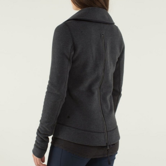 SOLD Lululemon En Route Jacket Size 4 - Picture 4 of 8